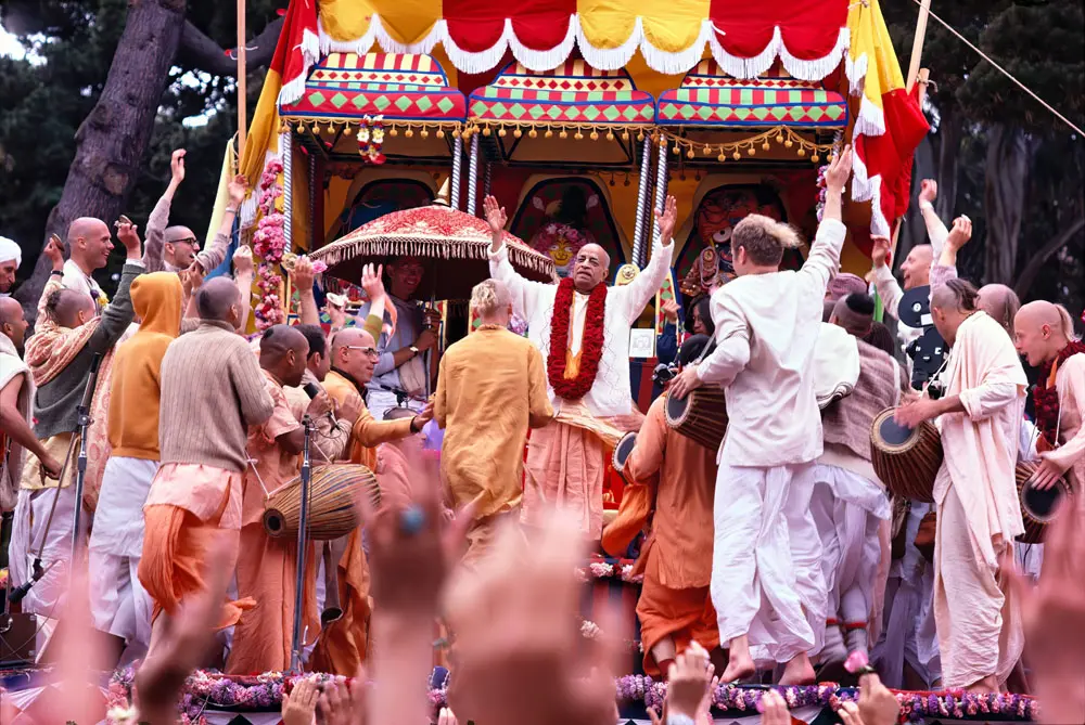 Srila Prabhupada Dances on Stage at San Fransisco Rathayatra