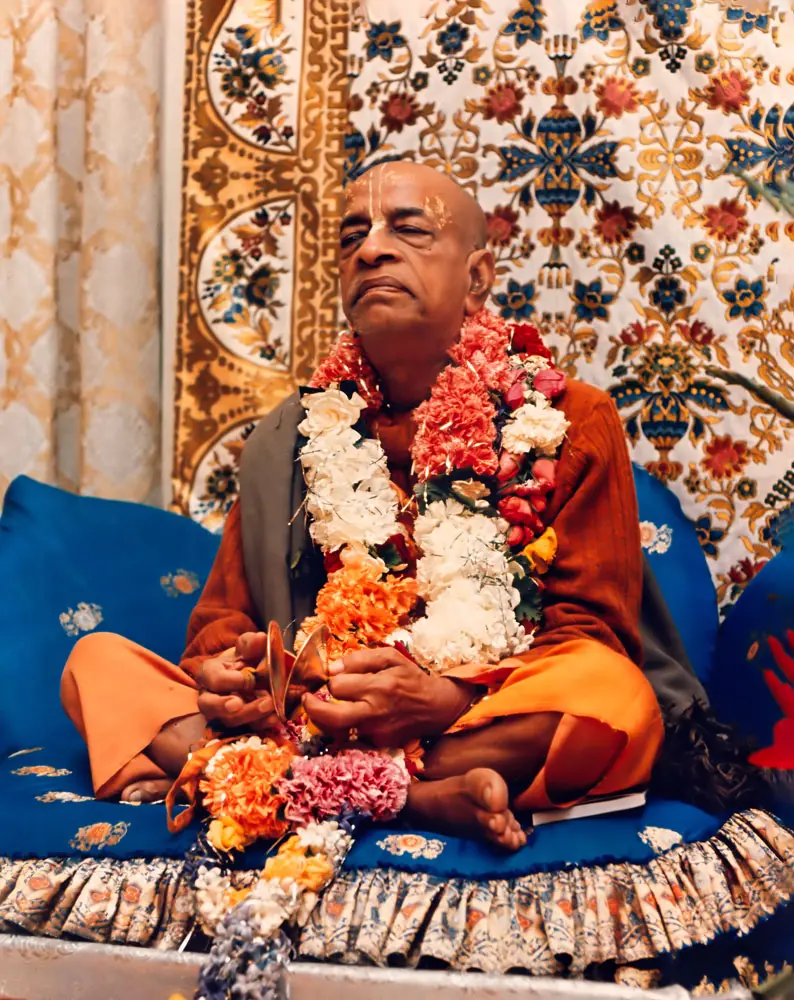 Srila Prabhupada in New York, Playing Kartals on Blue Vyasasana